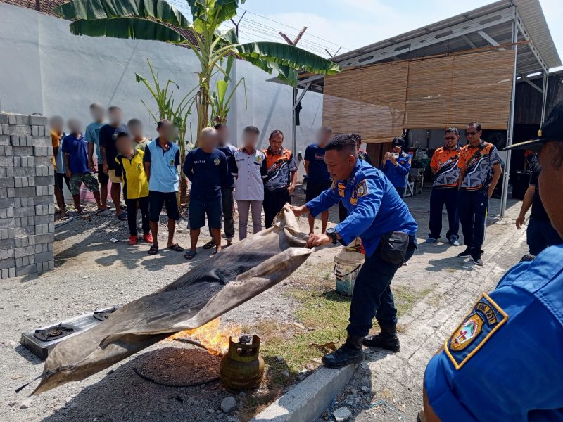 Simulasi kebakaran di Lapas Kelas IIB Pati. Foto: Doni Suntana