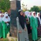 Para ulama, kiai, dan santri berziarah ke makam pahlawan pada momen Hari Santri Nasional, Selasa (22/10/2024). Foto: Bang Horor 