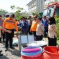 Penjabat (Pj) Bupati Pati Sujarwanto Dwiatmoko dan Kepala Pelaksana Harian Badan Penanggulangan Bencana Daerah (BPBD) Kabupaten Pati Martinus Budi Prasetya memantau kesiapsiagaan menghadapi bencana. Foto: Istimewa 