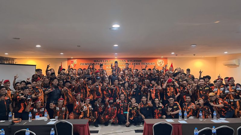 Ketua Majelis Pimpinan Cabang (MPC) Pemuda Pancasila Kabupaten Pati, Eko Kuswanto bersama seluruh jajaran. Foto: Bang Horor
