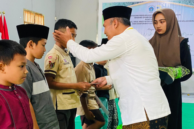 Santunan anak yatim dan duafa di Yayasan Perguruan Islam Monumen Mujahidin, Desa Bageng, Kecamatan Gembong, Kabupaten Pati. Foto: Istimewa 