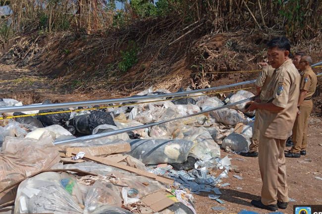 Temuan limbah yang diduga berasal dari produsen farmasi ilegal di Kabupaten Jepara. Foto: Istimewa 