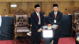 Wahyu Indriyanto dan Suharyono dalam sesi tanya-jawab debat publik kedua. Foto: Bang Horor