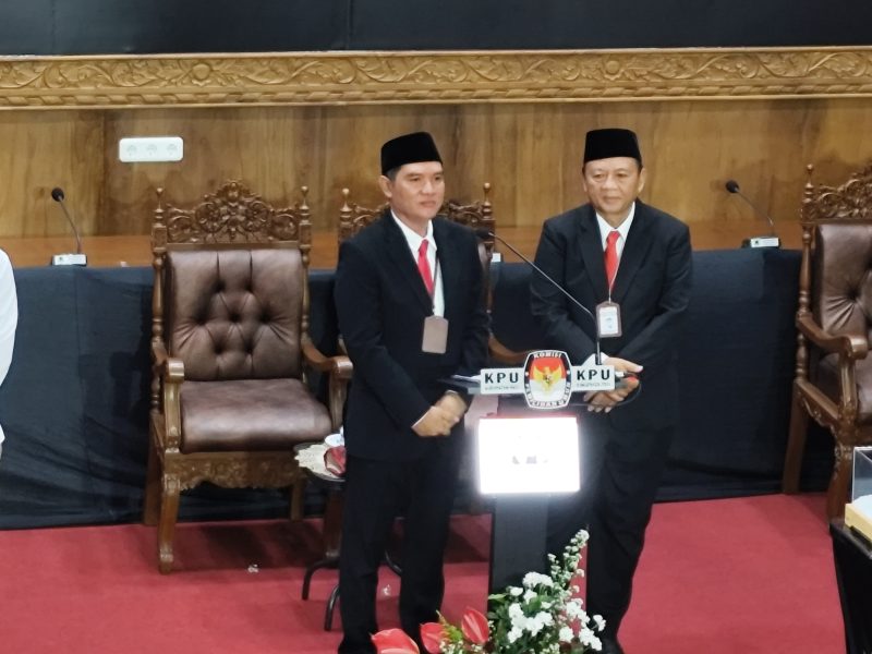 Wahyu Indriyanto dan Suharyono dalam sesi tanya-jawab debat publik kedua. Foto: Bang Horor
