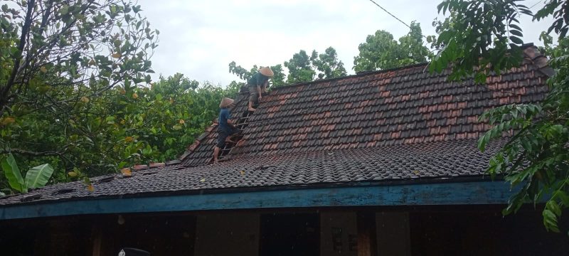 Kondisi bangunan di Desa Kropak pasca disapu Puting Beliung. Foto: Istimewa