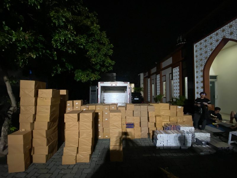 Barang bukti rokok ilegal di Jalan Raya Blora-Purwodadi, Kecamatan Purwodadi, Kabupaten Grobogan. Foto: Bea Cukai Kudus