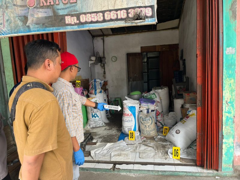 Polisi melangsungkan olah tempat kejadian perkara di lokasi. Foto: Polsek Gabus