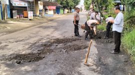 Anggota Polsek Tlogowungu Polresta Pati bersama Koramil 13 Tlogowungu
