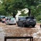 Jalan Pantura Pati-Juwana di titik Desa Gadingrejo, Kecamatan Juwana, Kabupaten Pati, terendam banjir limpasan, Rabu (19/2/2025) sore. Foto: Bang Horor