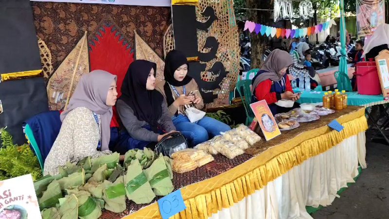 Suasana Expo KKN Upgris Semarang di Kantor Kecamatan Juwana, Kabupaten Pati. Foto: Bang Horor