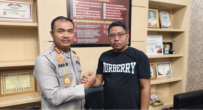 Ketua Umum Rumah Perlindungan Perempuan dan Anak Indonesia (RPPAI), A.S. Agus Samudra bersama Kapolresta Pati. Foto: Istimewa